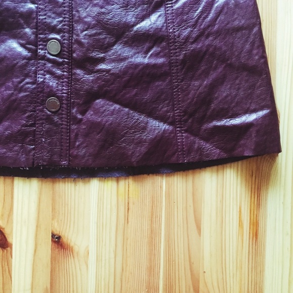 Faux Leather Front Snap Skirt - Picture 4 of 6